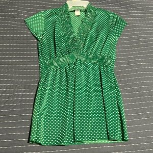 Cute polka dot green and white top.